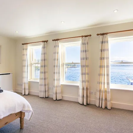 Quay House * Roundstone